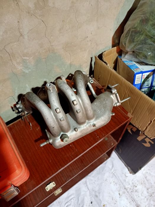 Продам колпаки на мерс  оригенал