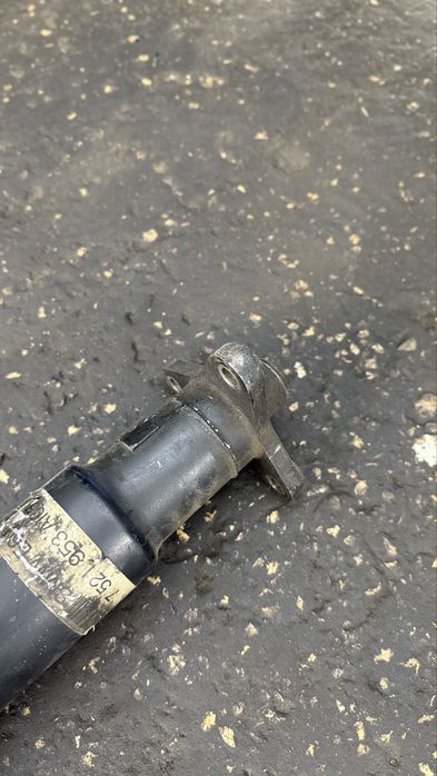 Кардан за БМВ 5 Серия Е60 Е61 530д 530d ръчка Manual Drive