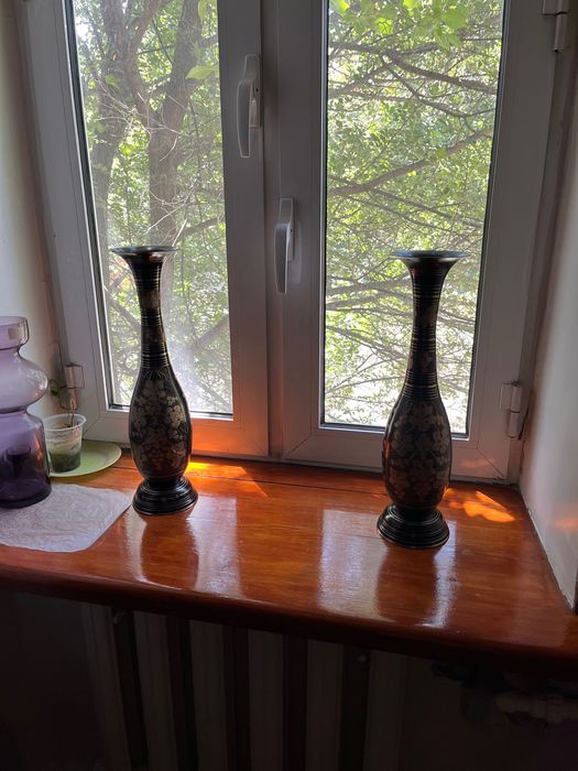 Латунные парные две вазы.