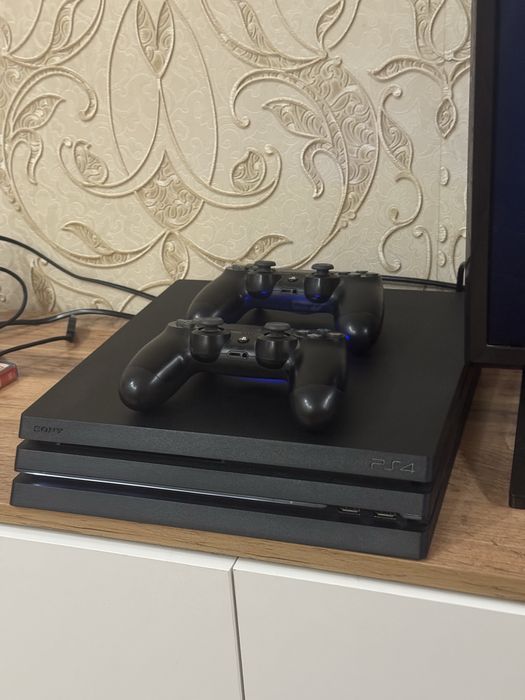 В продаже Ps 4 Pro 1 tb 2 джойстика , Полный комплект