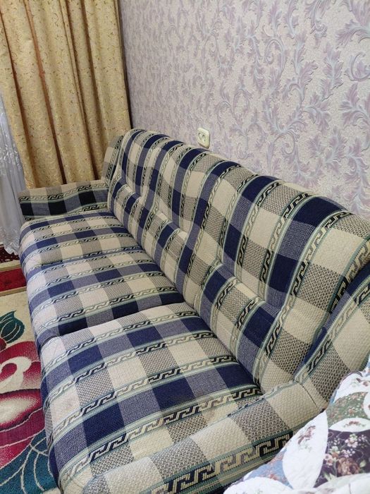 Продаётся диван и два кресла
