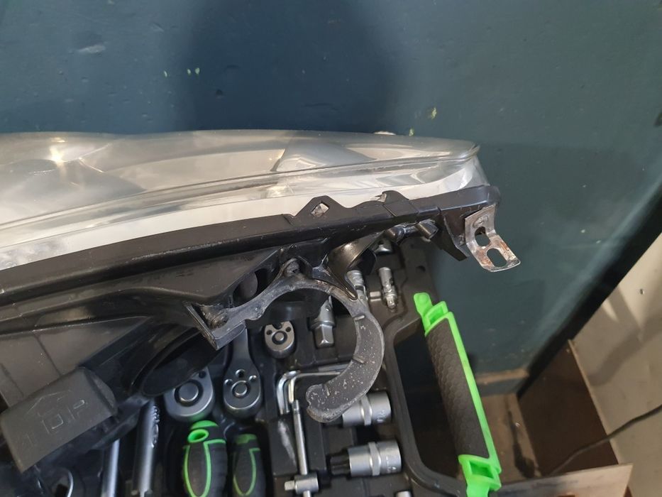 Far Peugeot 308 reconditionat (polishat)
