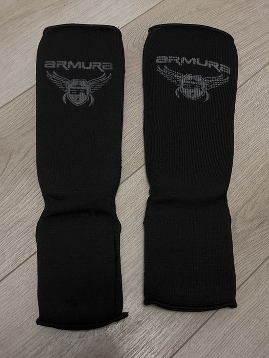 Mănuși de box Armura 10 OZ + feșe de box  2.5m Armura + tibiere Armura