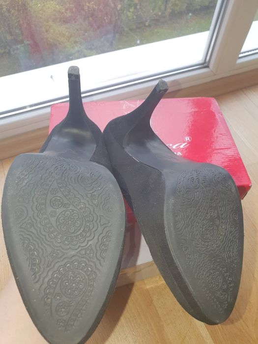 Pantofi piele marimea 39, 2 perechi 75 lei