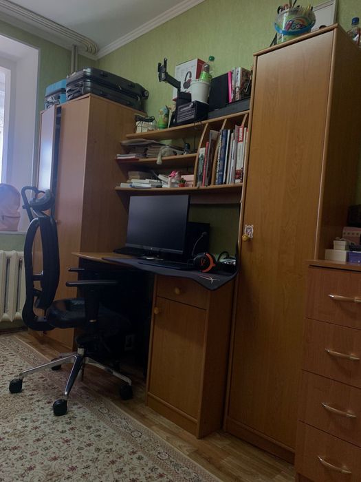 Продам кровати, шкаф и комод