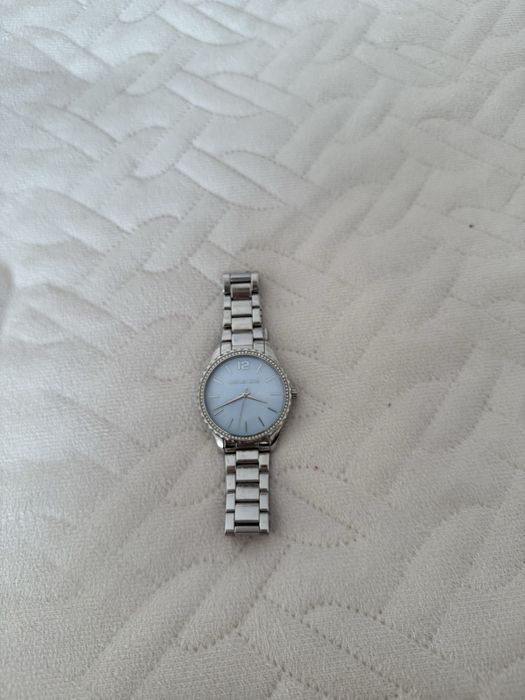 Оригинален дамски часовник Michael Kors – сребрист, с кристали