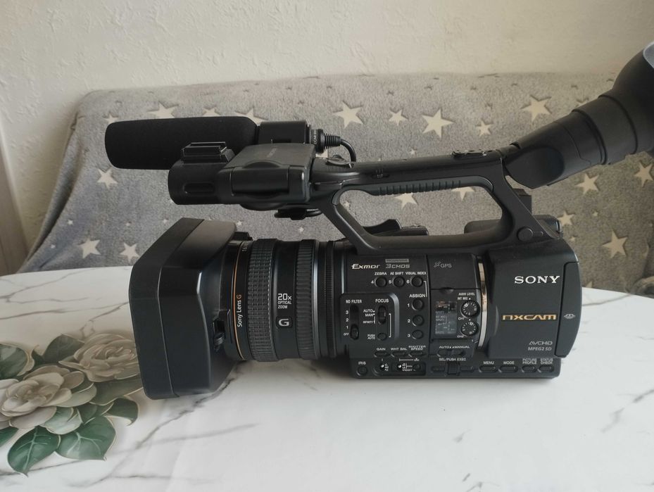 Продаю видео камеру Sony HXR-NX5E