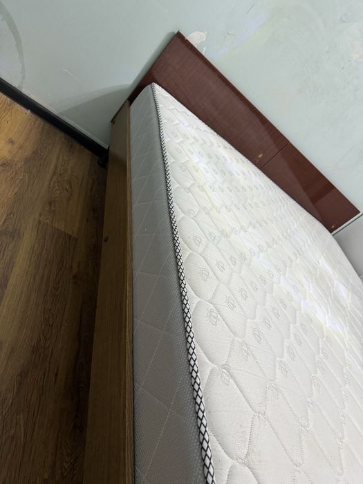 Продам спальный кровать с матрасом
