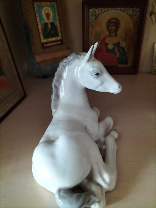 Фарфоровая статуэтка