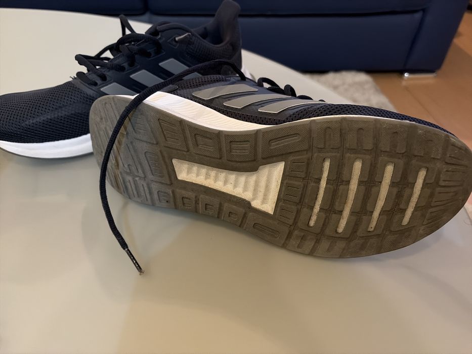 Маратонки adidas 42 номер