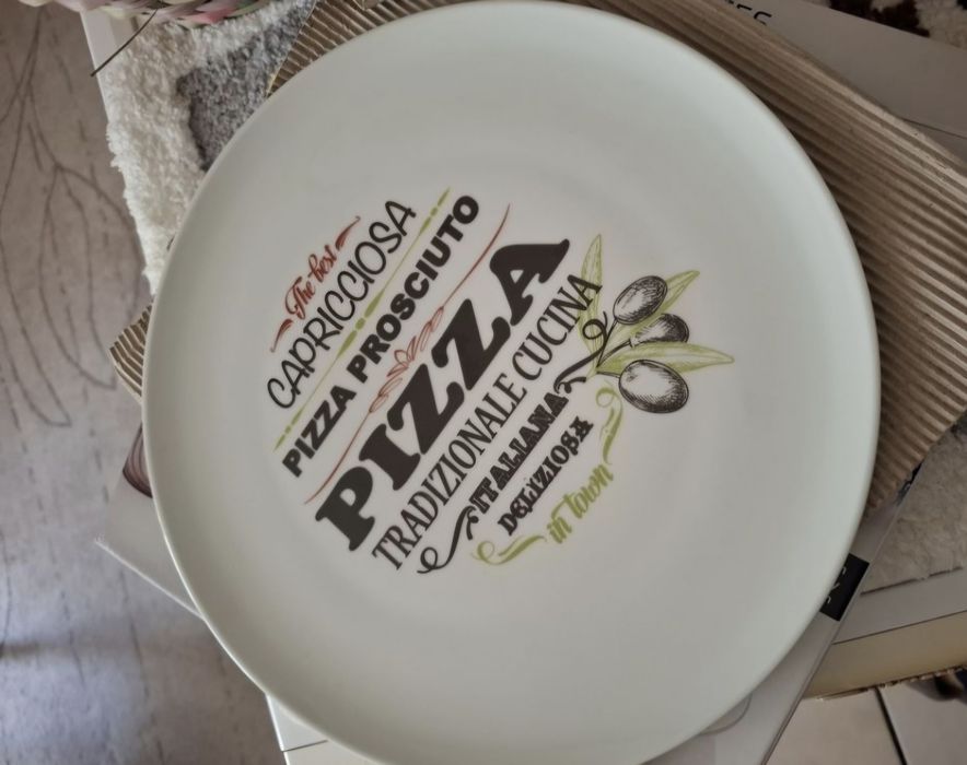 Цитрос преса ,чиния за пица,графа  с 4 чаши ,раница и декорация  за