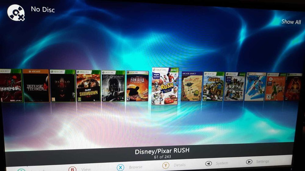 Xbox 360 E modat RGH3 cu HDD 1 TB  peste  200 de jocuri