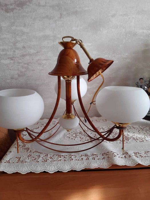 Продам люстру трехрожковую