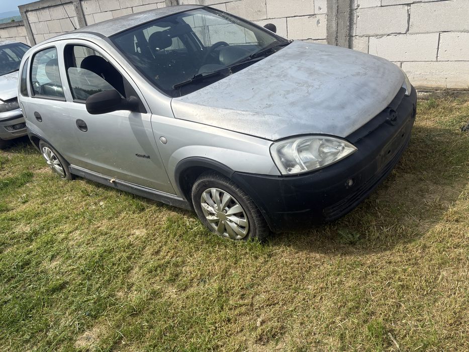 Dezmembrez Opel Corsa 1.2 benzina an 2004