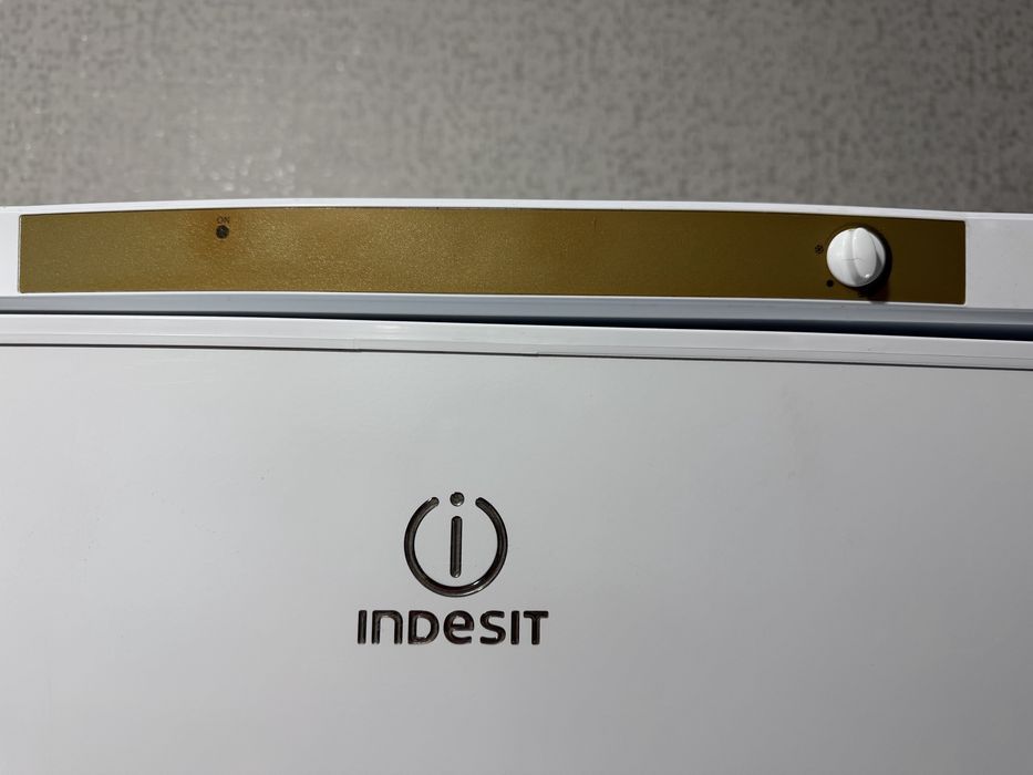 Продаю холодильник б/у Indesit