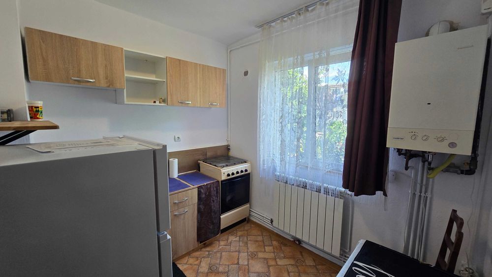 Garsonieră de închiriat, 28mp, Etaj 1, Hunedoara
