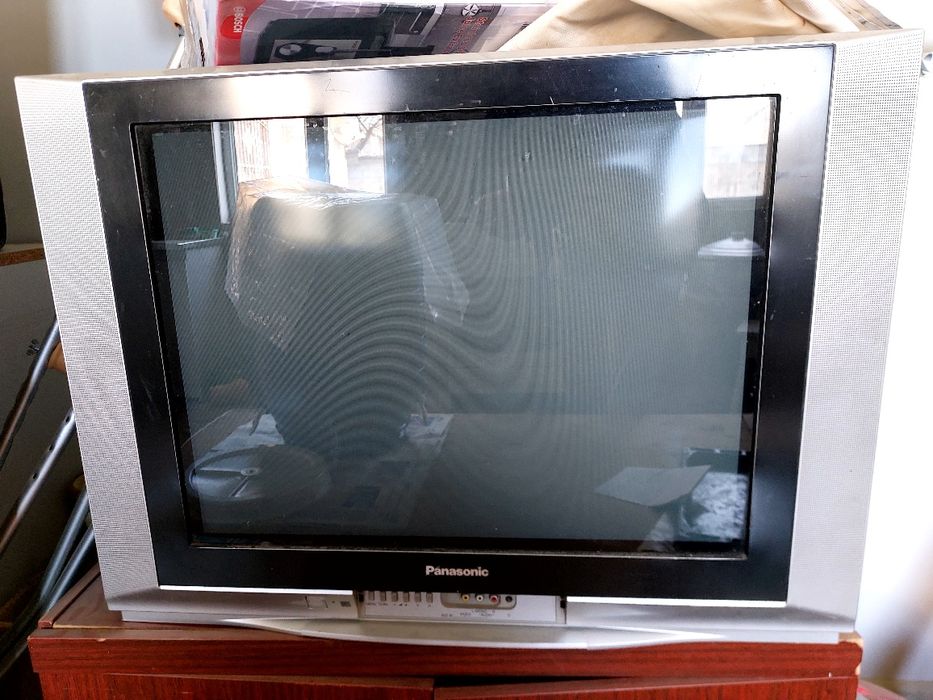 Телевизор Panasonic в идеальном состояний