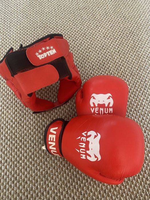 Боксерские перчатки , шлем
