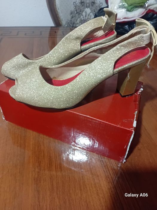 Oyoq kiyimlar arzonga bervoraman