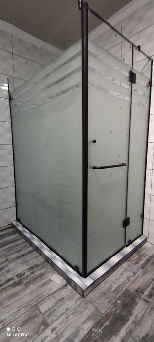 Стеклянные душевые перегородки и кабинки