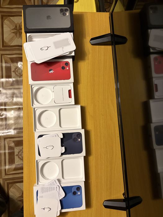 Vand Set 4 Cutii iPhone 2x iPhone 13, 1 13 Mini, 1 11 Pro