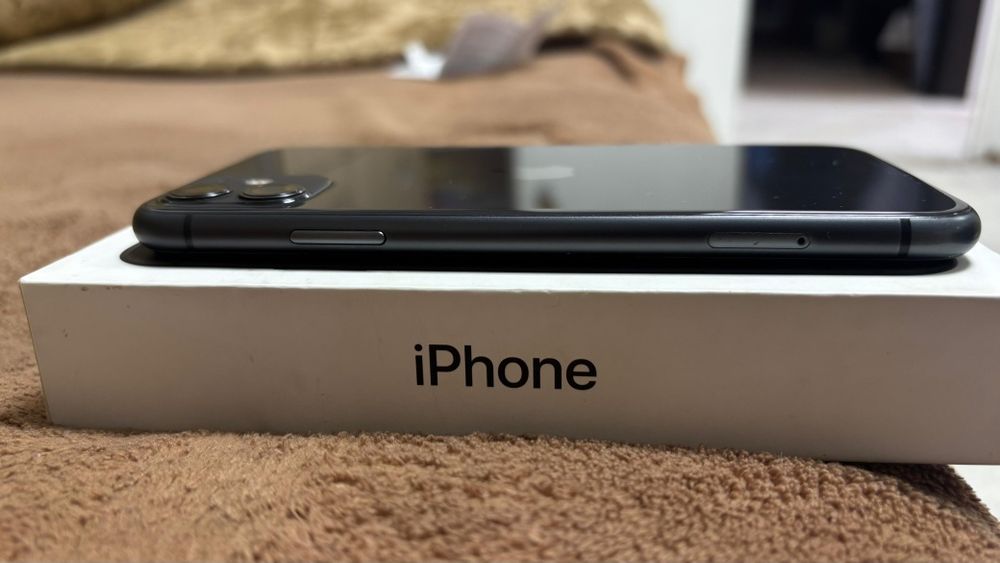 Продам телефон Айфон 11