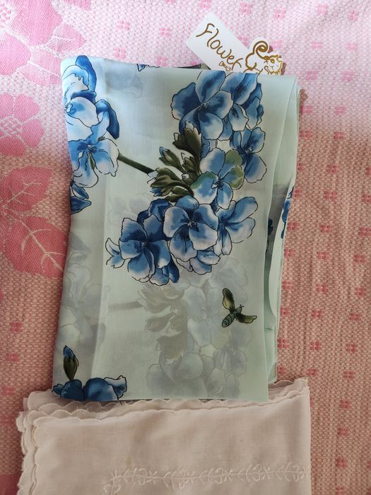 Платок  батист  и шарф  палантин .