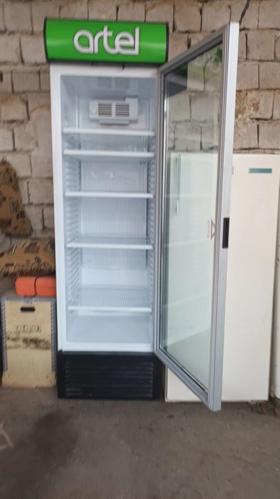 Продается Artel ветрина холодильник стойка