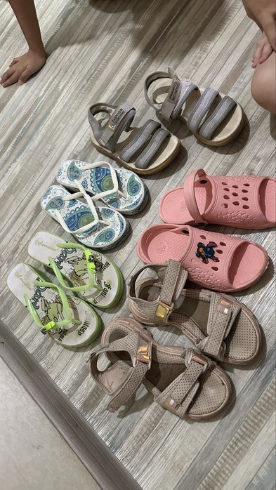 Отдам бесплатно детскую обувь