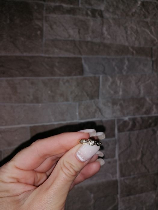 Златни пръстени с диаманти