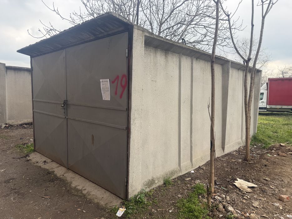 Продавам Бетонен гараж