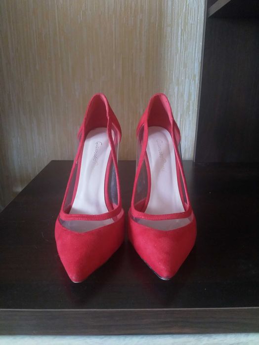 Продам вечерние туфли