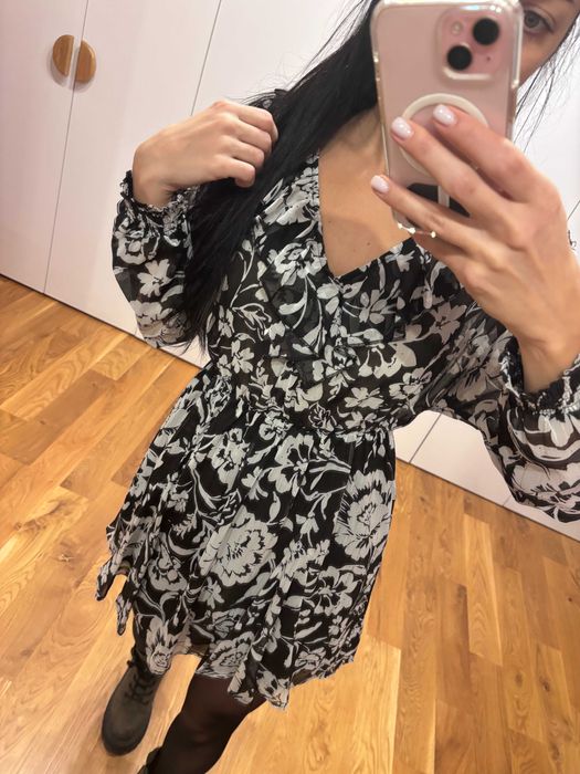 Нова рокля Зара , размер S