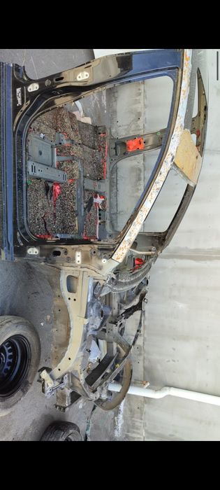 Monza bagaj va ramasi monza eshik krelo matori va hamma zapchasi mavju