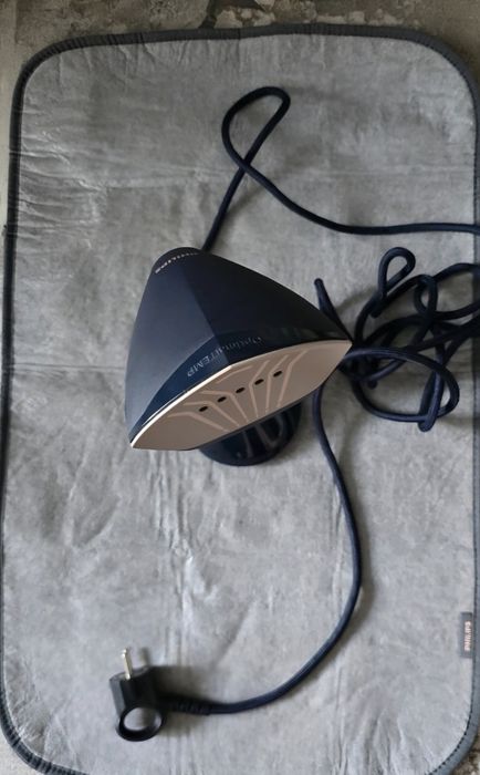 Fier de calcat cu aburi vertical Philips