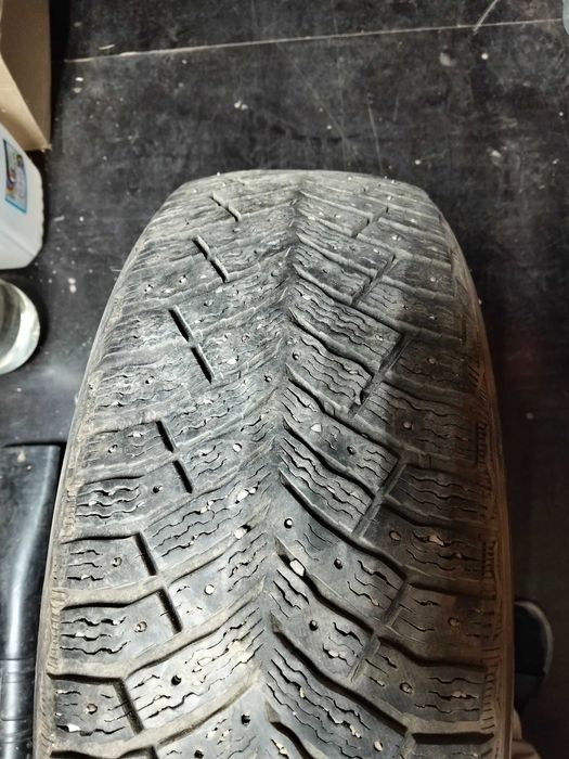 Продам резину комплект 225/60R18