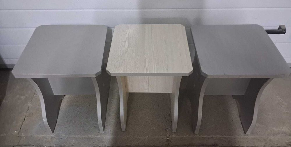 Цена за ВСЕ 3 штук ! Табуретки для кухни в НОВОМ состоянии