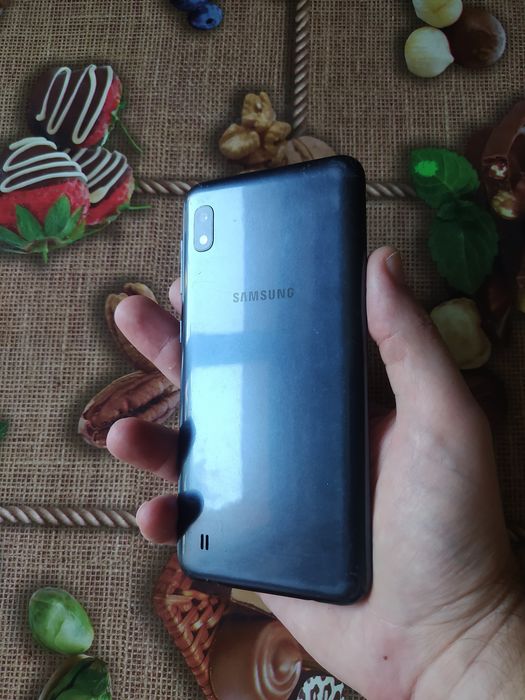 Продавам Samsung A10