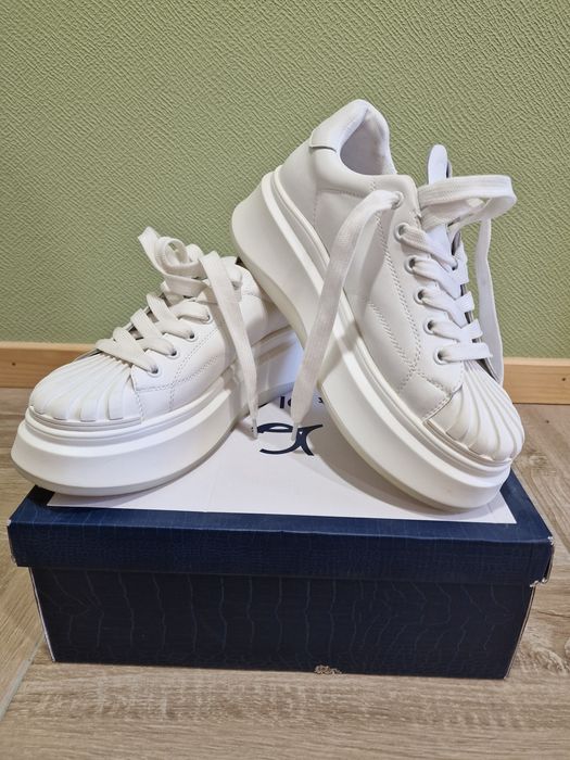 Senakers cu talpa înaltă din piele  pentru dama Luca di Gioia