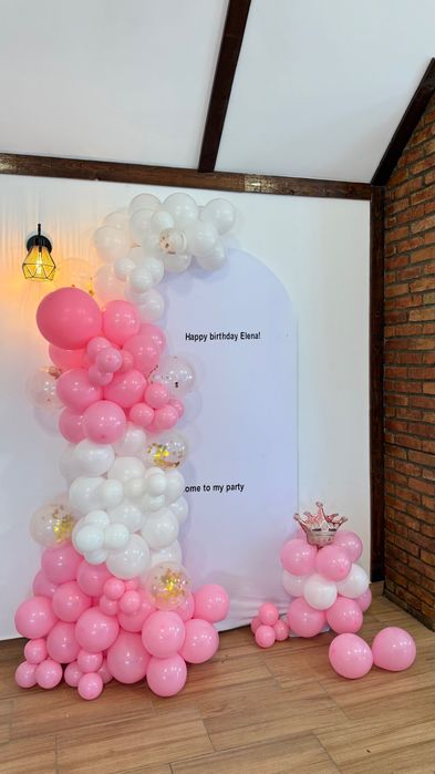 Decor Evenimente: Arcade Baloane și Aranjamente Florale