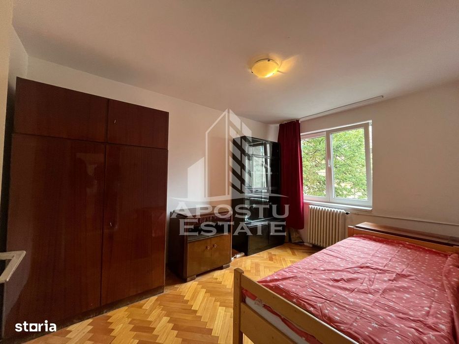 Apartament cu 3 camere, semidecomandat, etajul 2, zona Centrala — fotografia 3