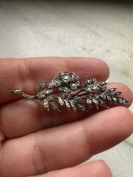 Pandantiv din aur roz și argint, decorată cu diamante, în. sec. XX