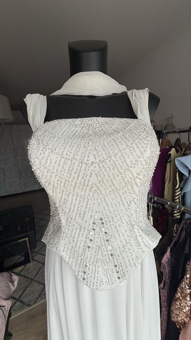 Rochie alba pe corset