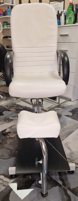 Бял стол за педикюр