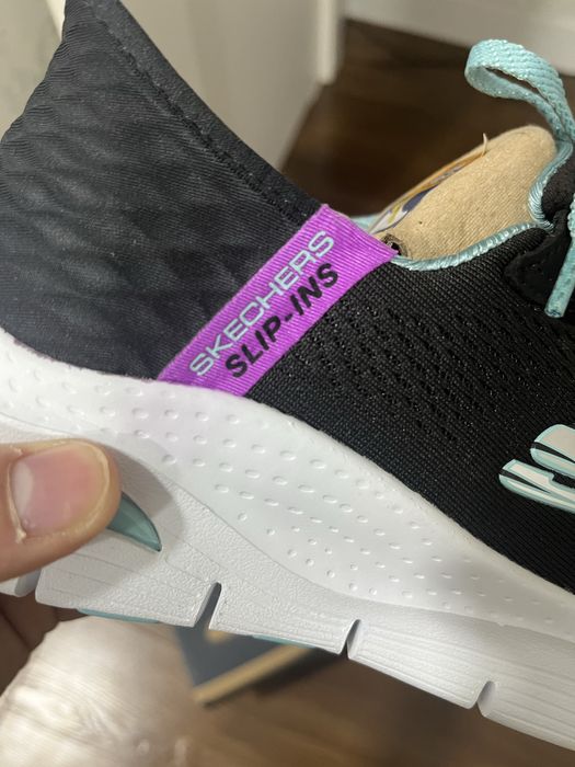 Женская обувь skechers кроссовки