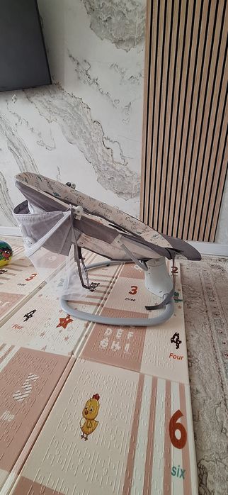 Продам шезлонг, качает ребенка