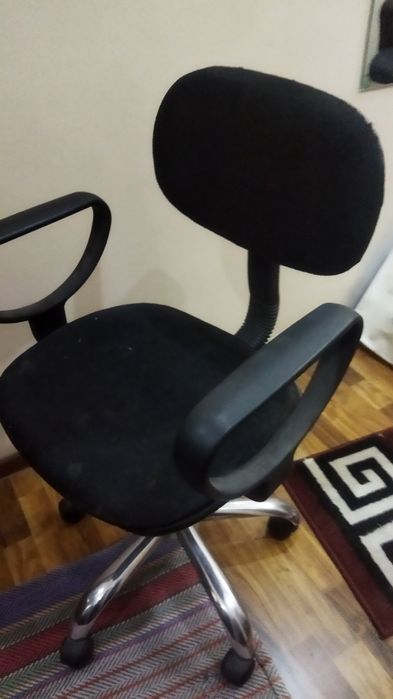 Продам офисный кресло отличное качество
