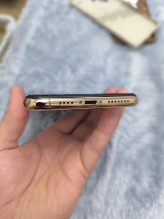 iPhone 11 pro max gold 64 gb