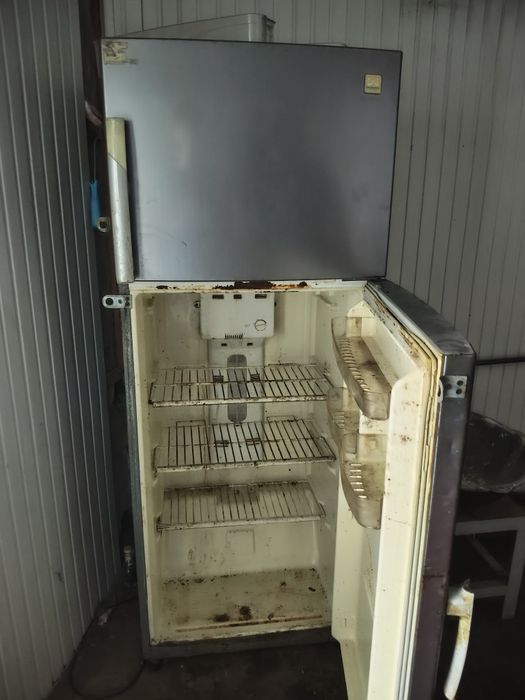 Xolodilniklar sotiladi srochna