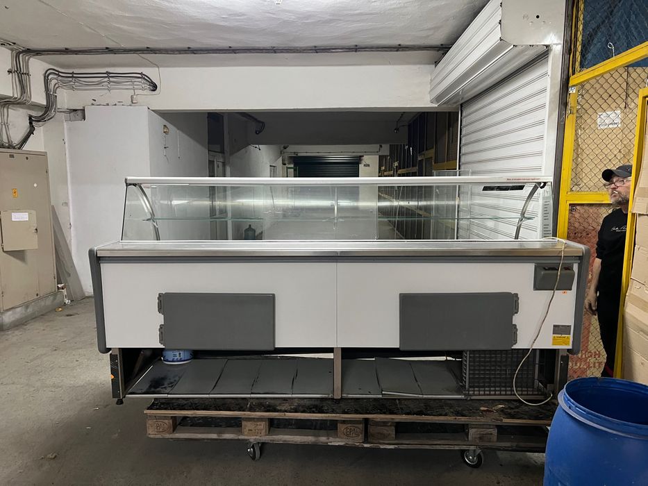 Хладилна витрина Наги